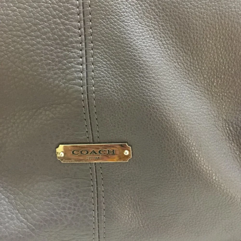 Authentic Coach Avery Hobo Bag - Picture 3 of 16